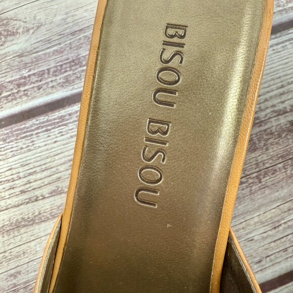 Bisou Bisou Tan Leather Size 7 Closed Toe Mules Curved High Heel Slip-On Shoes - Picture 16 of 17